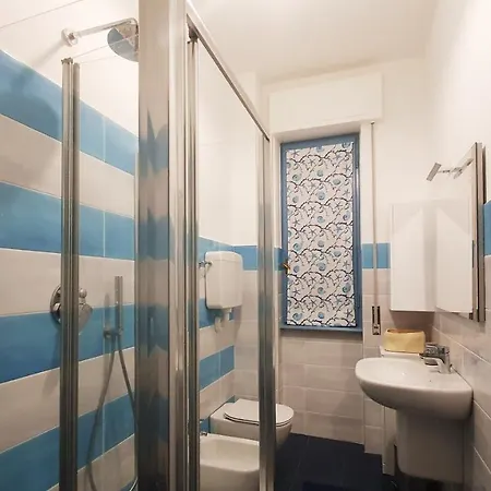 Welcome Riviera - La Viola, 70 Sqm, 1bedroom,1 Bathroom, Air Conditioning, Wifi, At 5 Min From And Train Station In Rapallo, Private Garage Available On Request At 20,00 Per Night Rapallo