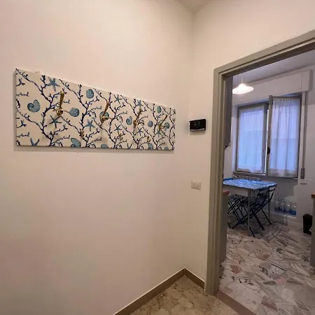 Welcome Riviera - La Viola, 70 Sqm, 1bedroom,1 Bathroom, Air Conditioning, Wifi, At 5 Min From And Train Station In Rapallo, Private Garage Available On Request At 20,00 Per Night *