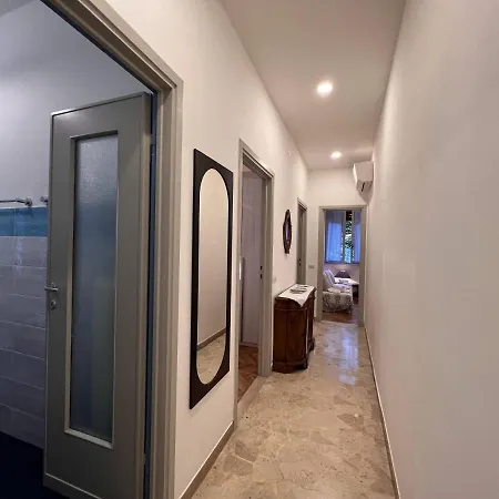 Apartment Welcome Riviera - La Viola, 70 Sqm, 1bedroom,1 Bathroom, Air Conditioning, Wifi, At 5 Min From And Train Station In Rapallo, Private Garage Available On Request At 20,00 Per Night Rapallo