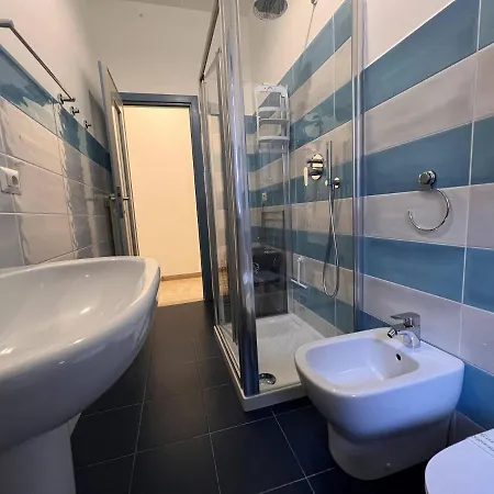 Welcome Riviera - La Viola, 70 Sqm, 1bedroom,1 Bathroom, Air Conditioning, Wifi, At 5 Min From And Train Station In Rapallo, Private Garage Available On Request At 20,00 Per Night * Rapallo