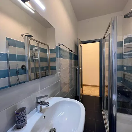 Welcome Riviera - La Viola, 70 Sqm, 1bedroom,1 Bathroom, Air Conditioning, Wifi, At 5 Min From And Train Station In Rapallo, Private Garage Available On Request At 20,00 Per Night Apartment