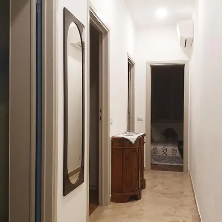 Appartamento Welcome Riviera - La Viola, 70 Sqm, 1bedroom,1 Bathroom, Air Conditioning, Wifi, At 5 Min From And Train Station In Rapallo, Private Garage Available On Request At 20,00 Per Night