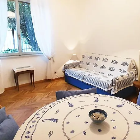 Welcome Riviera - La Viola, 70 Sqm, 1bedroom,1 Bathroom, Air Conditioning, Wifi, At 5 Min From And Train Station In Rapallo, Private Garage Available On Request At 20,00 Per Night Rapallo