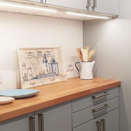 Welcome Riviera - La Viola, 70 Sqm, 1bedroom,1 Bathroom, Air Conditioning, Wifi, At 5 Min From And Train Station In Rapallo, Private Garage Available On Request At 20,00 Per Night Appartamento