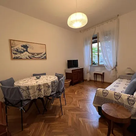 Welcome Riviera - La Viola, 70 Sqm, 1bedroom,1 Bathroom, Air Conditioning, Wifi, At 5 Min From And Train Station In Rapallo, Private Garage Available On Request At 20,00 Per Night Appartamento