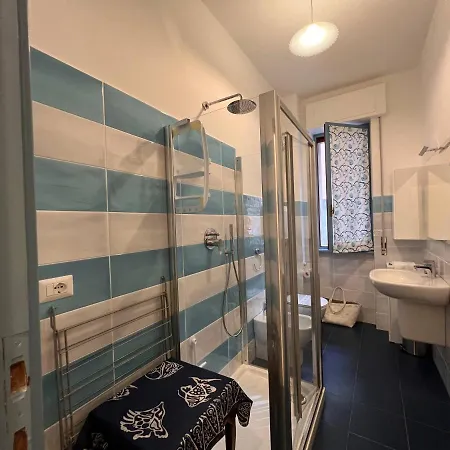 Welcome Riviera - La Viola, 70 Sqm, 1bedroom,1 Bathroom, Air Conditioning, Wifi, At 5 Min From And Train Station In Rapallo, Private Garage Available On Request At 20,00 Per Night *