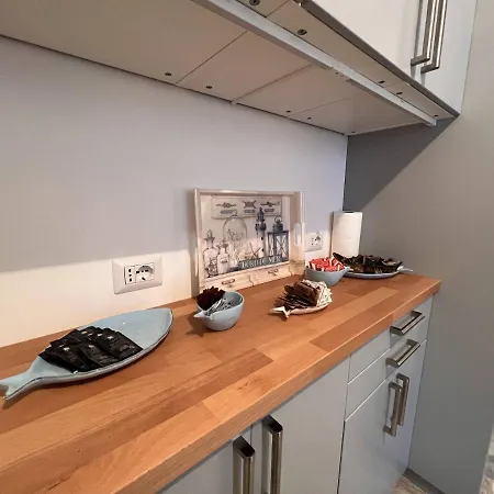 Welcome Riviera - La Viola, 70 Sqm, 1bedroom,1 Bathroom, Air Conditioning, Wifi, At 5 Min From And Train Station In Rapallo, Private Garage Available On Request At 20,00 Per Night Appartamento *
