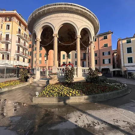 Appartamento Welcome Riviera - La Viola, 70 Sqm, 1bedroom,1 Bathroom, Air Conditioning, Wifi, At 5 Min From And Train Station In Rapallo, Private Garage Available On Request At 20,00 Per Night Rapallo