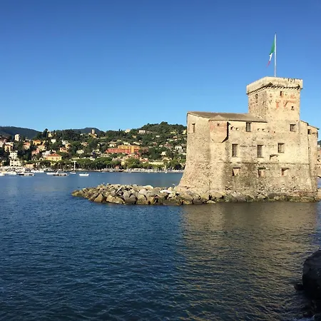 Welcome Riviera - La Viola, 70 Sqm, 1bedroom,1 Bathroom, Air Conditioning, Wifi, At 5 Min From And Train Station In Rapallo, Private Garage Available On Request At 20,00 Per Night Appartamento Rapallo