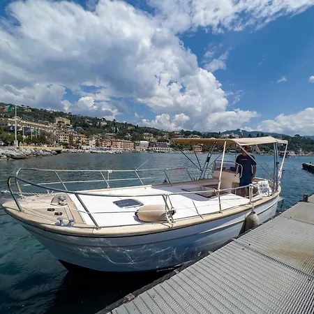 Welcome Riviera - La Viola, 70 Sqm, 1bedroom,1 Bathroom, Air Conditioning, Wifi, At 5 Min From And Train Station In Rapallo, Private Garage Available On Request At 20,00 Per Night Appartamento *