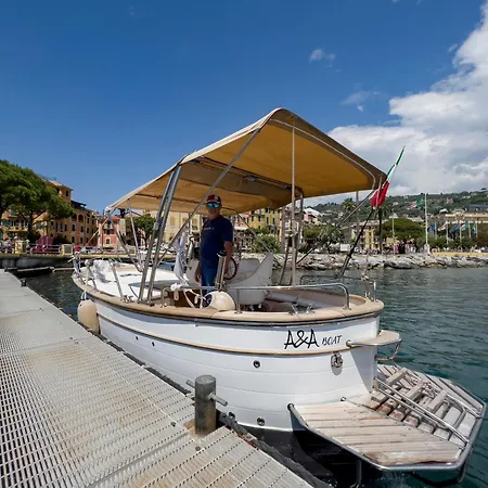 Welcome Riviera - La Viola, 70 Sqm, 1bedroom,1 Bathroom, Air Conditioning, Wifi, At 5 Min From And Train Station In Rapallo, Private Garage Available On Request At 20,00 Per Night Appartamento